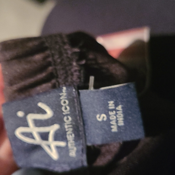 Authentic Icon Leggings - Picture 3 of 5